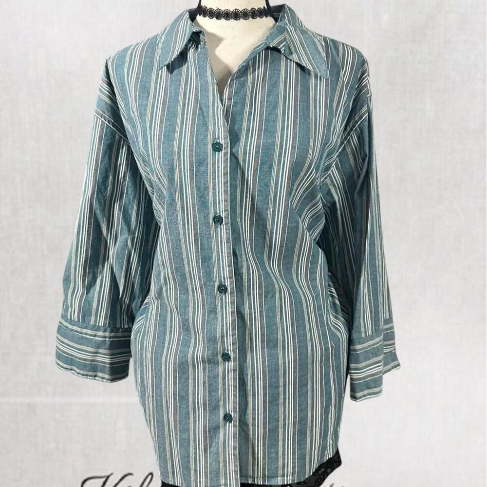 Vintage 90’s Style Vertical Stripe Gray Button Up Top